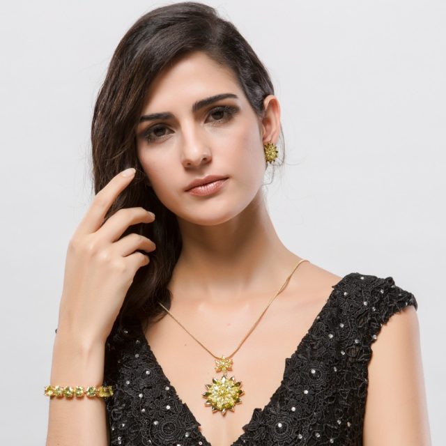 Women’s Luxury Big Flower Pendant Necklace