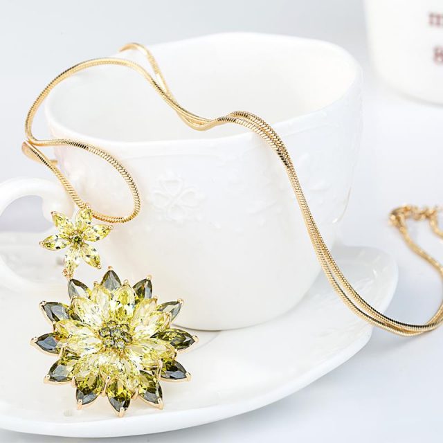 Women’s Luxury Big Flower Pendant Necklace