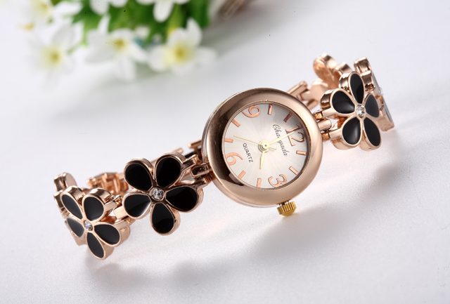 Women’s Elegant Enamel Bracelet Watch